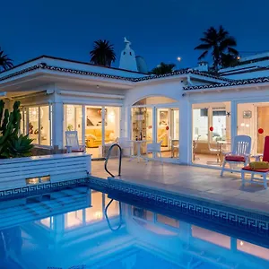 Relaxing Heated Pool Luxurious Views Massage Santa Úrsula